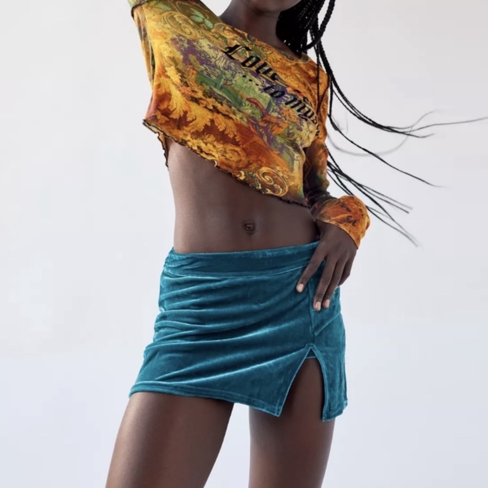 Urban Outfitters Grace Velvet Low Rise Mini Skort Medium
